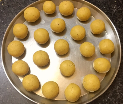 besan ladoo 22