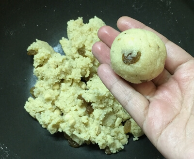 rava ladoo 11